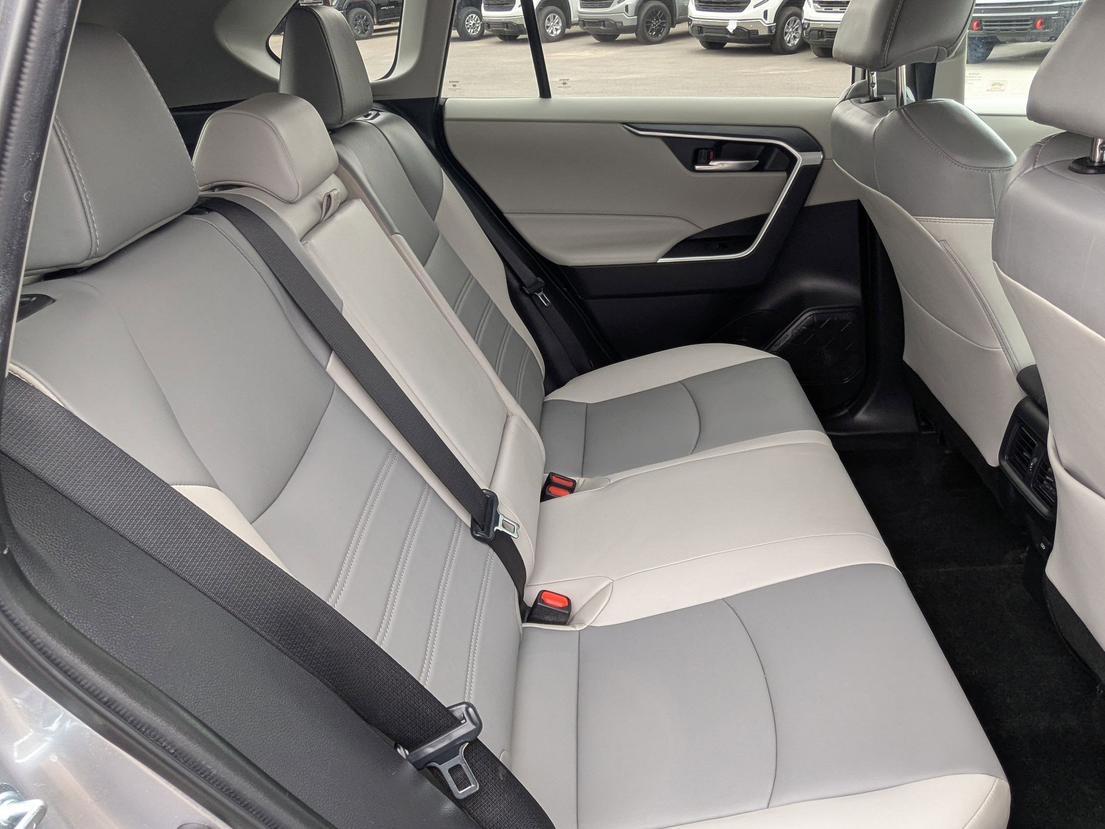 Used 2023 Toyota RAV4 XLE Premium image 27