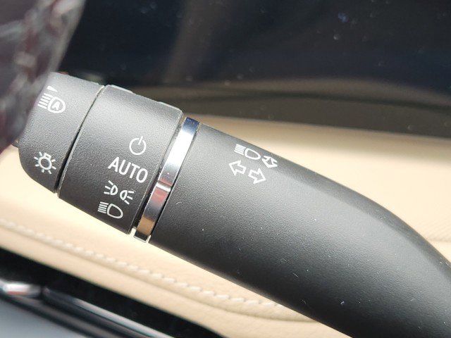 Used 2024 Cadillac XT4 Luxury image 38