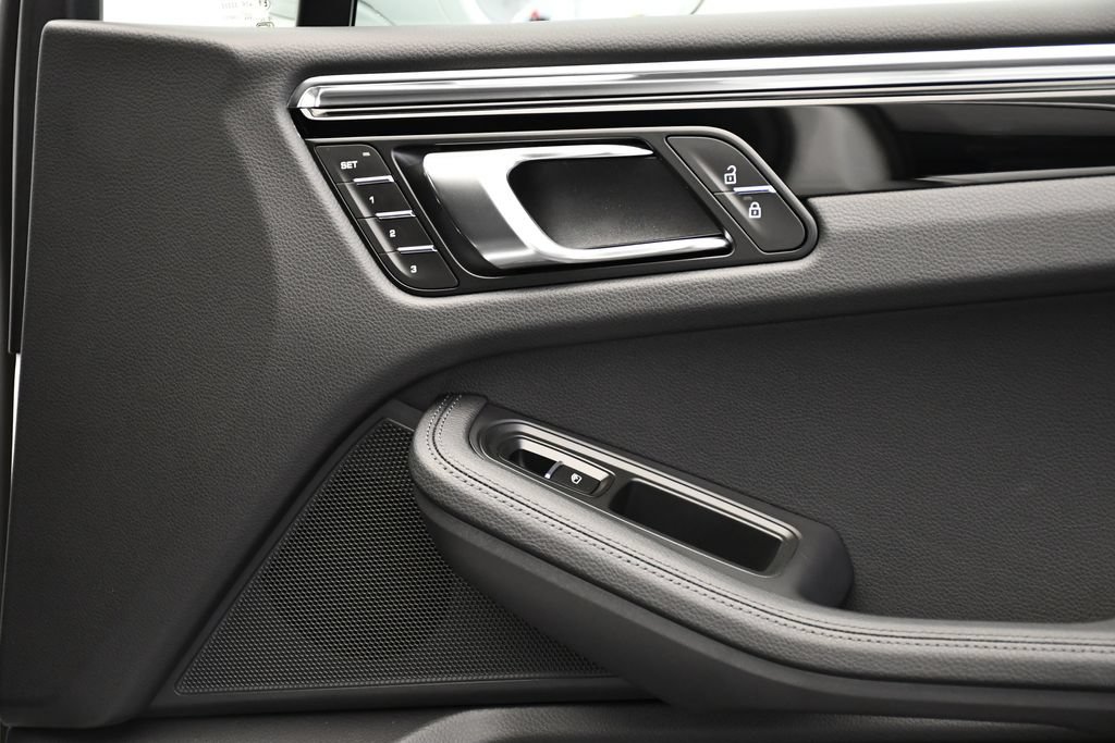 Certified 2026 Porsche Macan AWD/4WD image 48