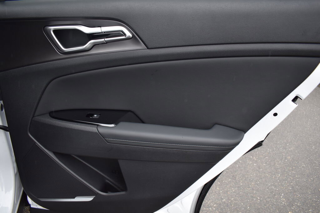 Used 2025 Kia Sportage EX image 22