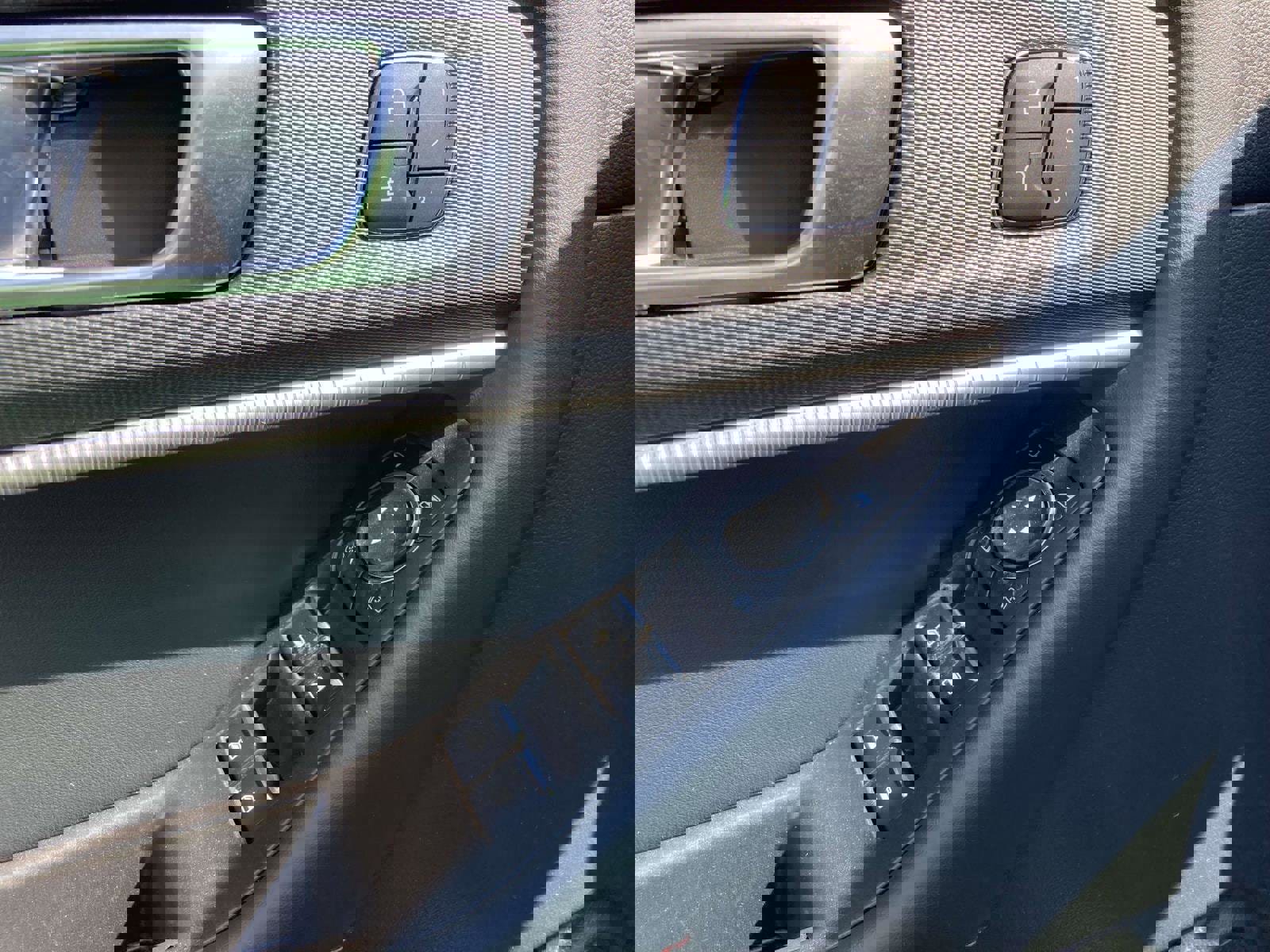 Used 2025 Ford Explorer ST-Line w/ Premium Package image 21