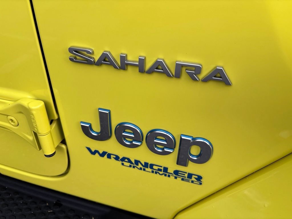Used 2022 Jeep Wrangler Unlimited Sahara w/ Cold Weather Group AWD/4WD image 2