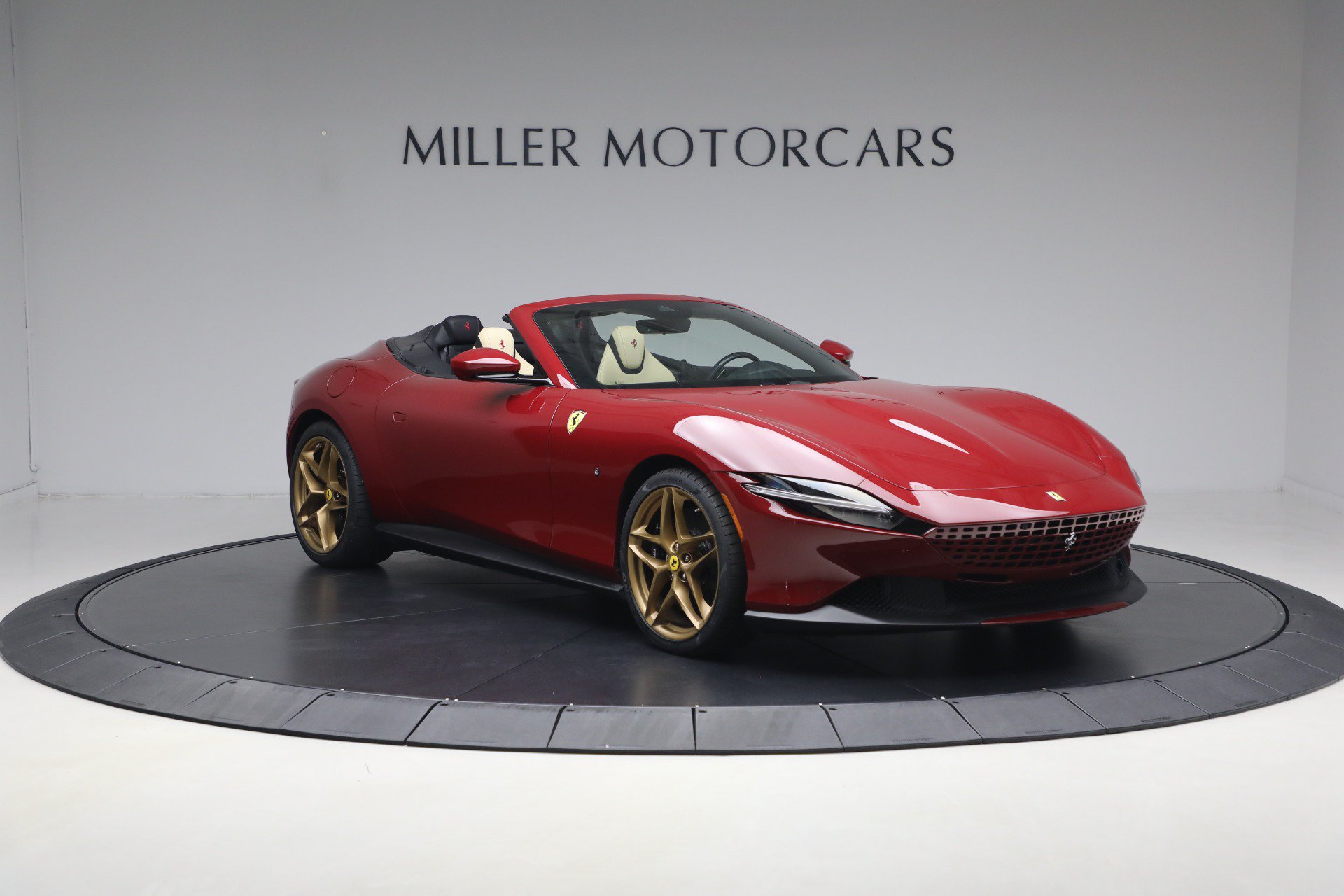 Certified 2025 Ferrari Roma Spider RWD image 12