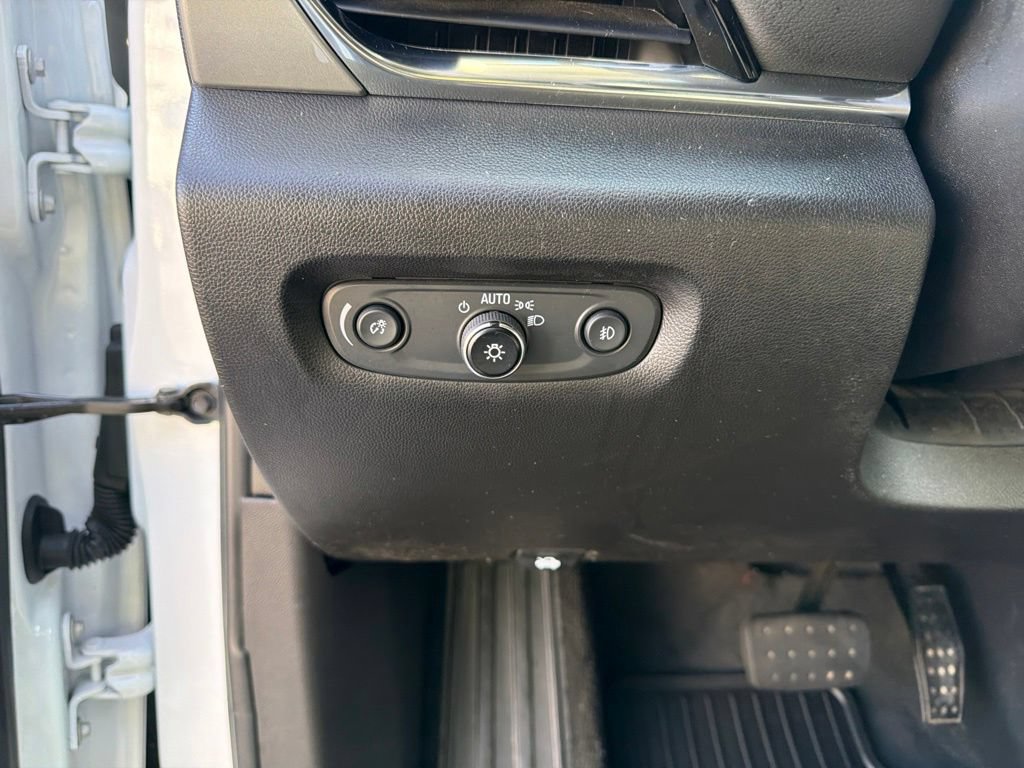 Used 2021 Chevrolet Traverse LT AWD/4WD image 16