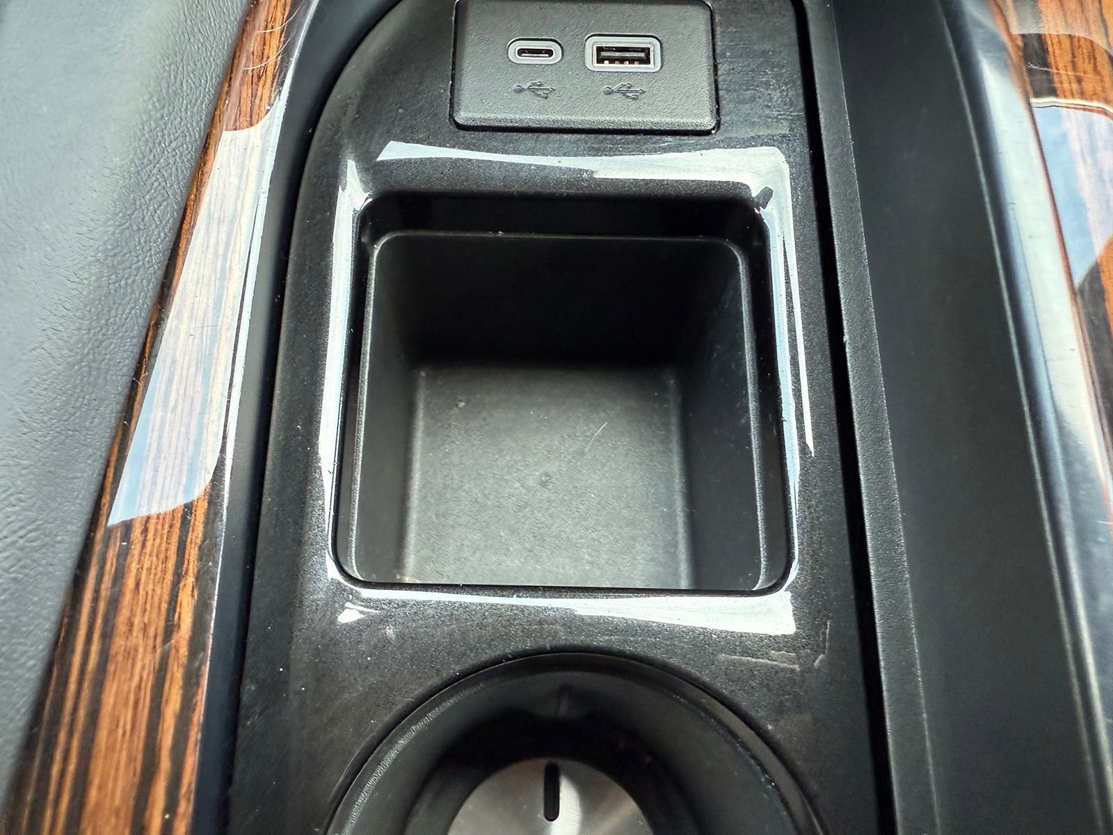 Certified 2024 Cadillac Escalade Premium Luxury AWD/4WD image 28