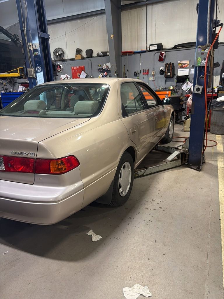 Used 2000 Toyota Camry CE FWD image 6