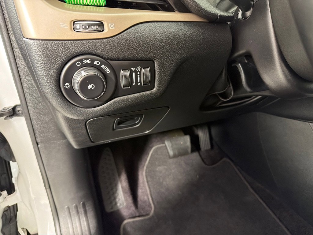 Used 2016 Jeep Cherokee 75th Anniversary image 15