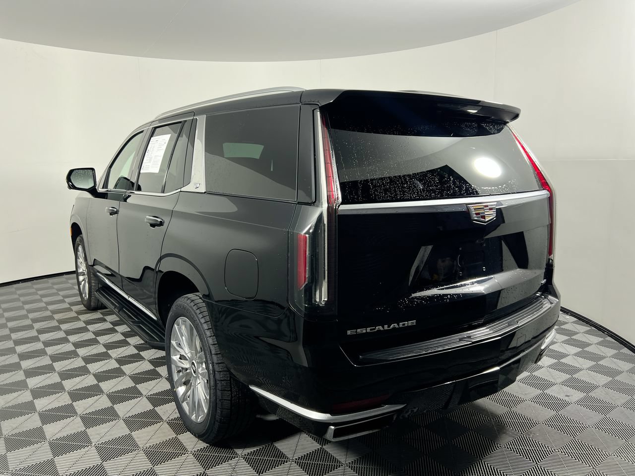 Used 2024 Cadillac Escalade Premium Luxury RWD image 5