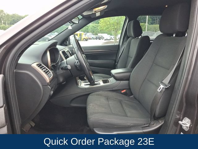 Used 2017 Jeep Grand Cherokee Laredo w/ Quick Order Package 23E AWD/4WD image 2