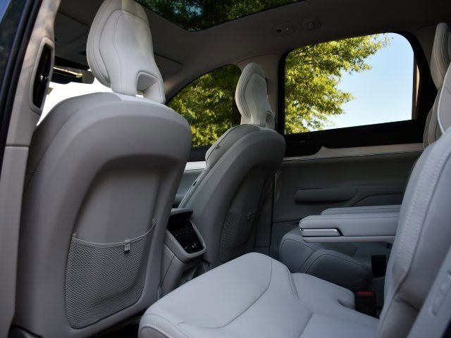 New 2025 Volvo EX90 Ultra w/ Protection Package Premier image 17
