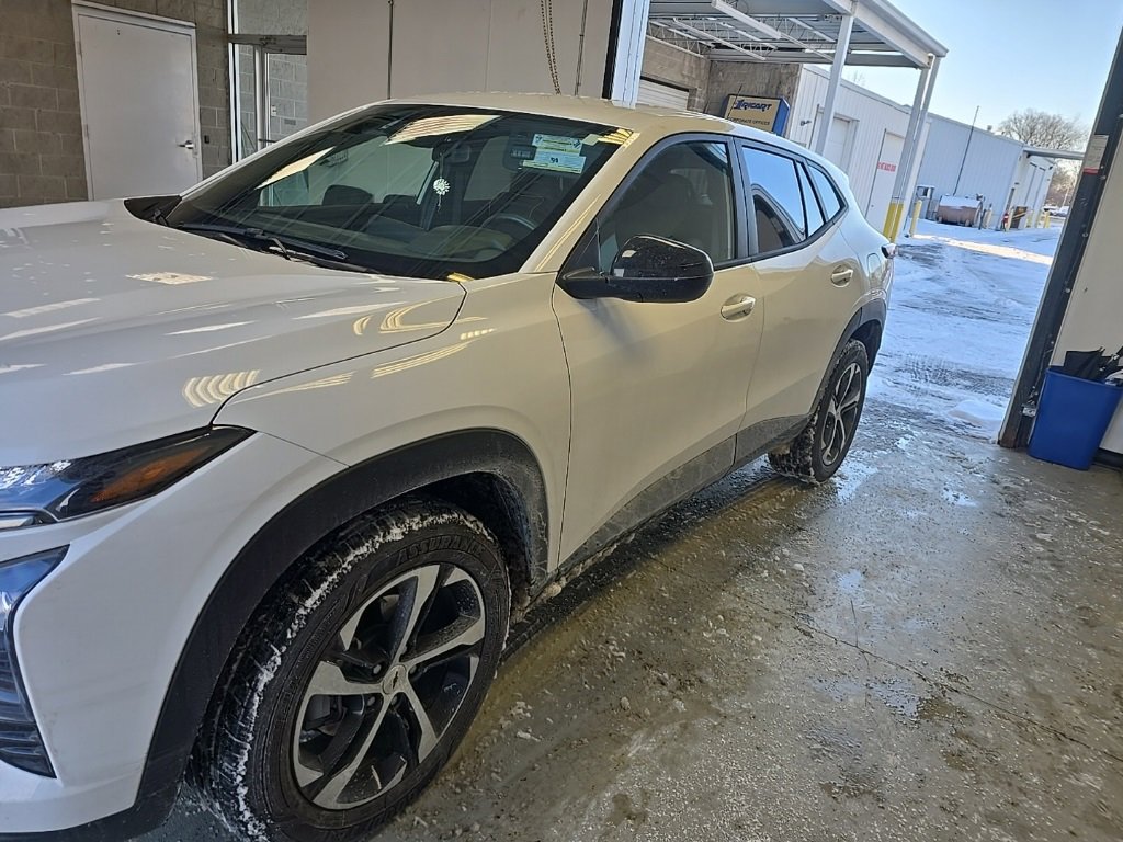 Used 2025 Chevrolet Trax RS w/ Driver Confidence Package image 2