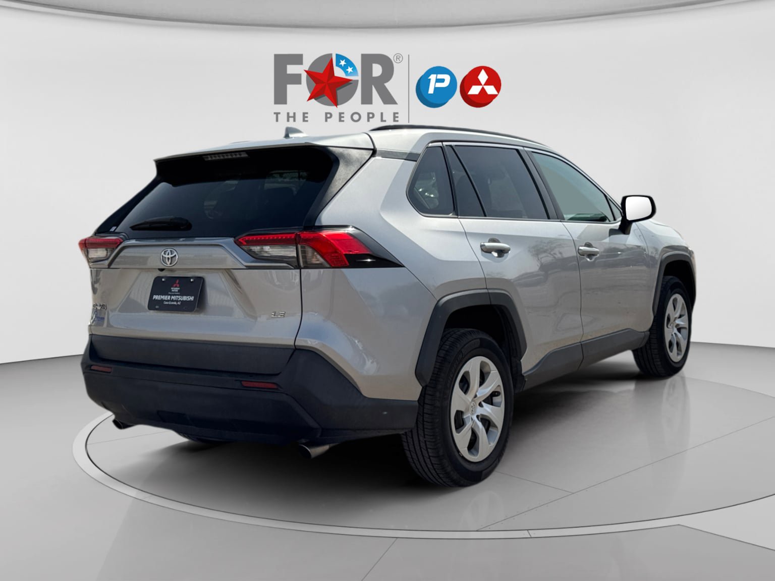 Used 2021 Toyota RAV4 LE FWD image 5