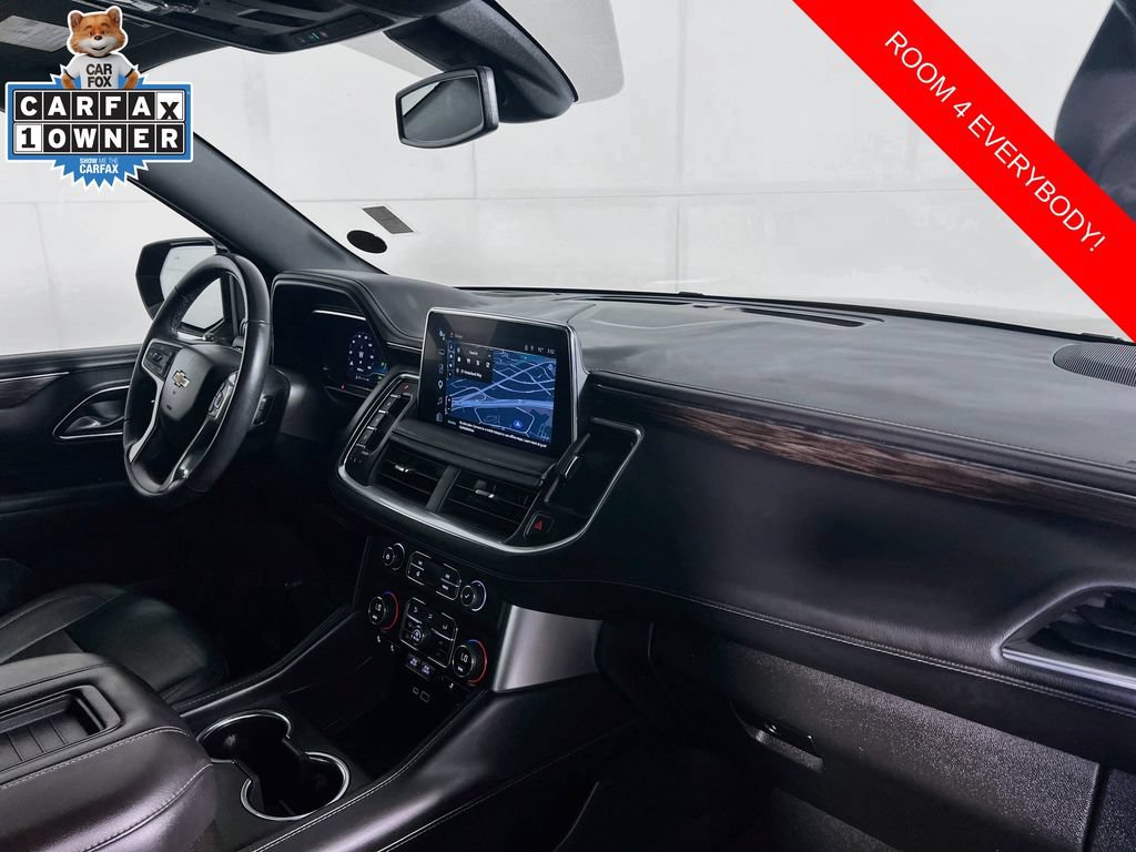 Used 2022 Chevrolet Suburban LT w/ Luxury Package RWD image 32