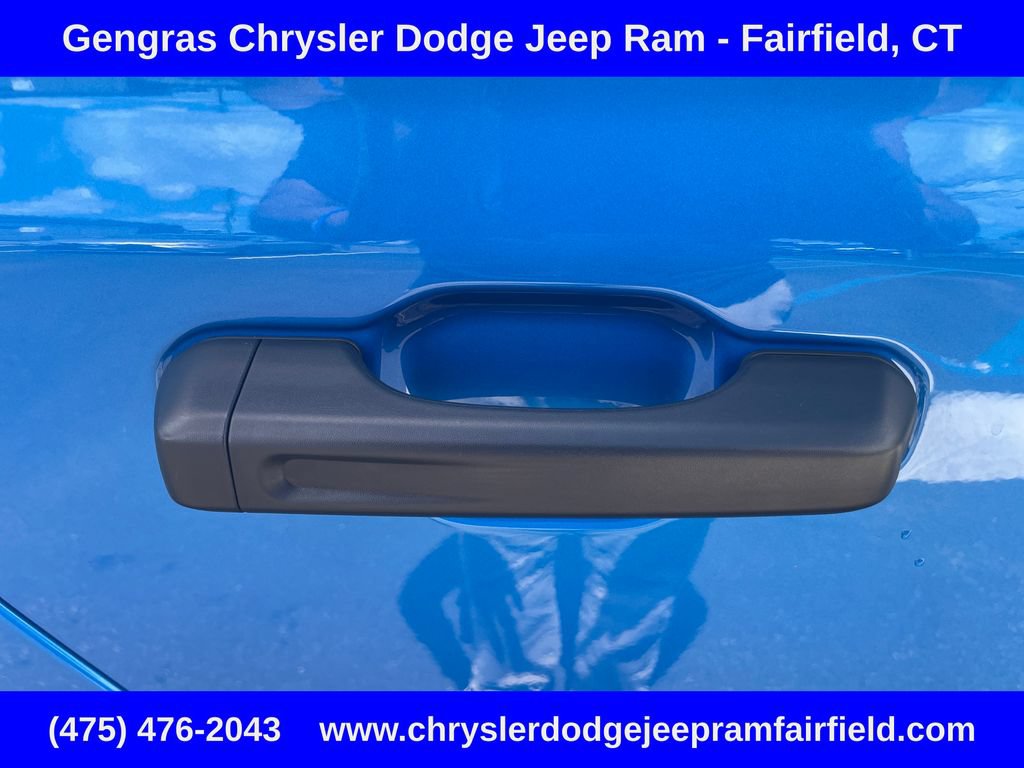 Certified 2025 Jeep Gladiator Sport AWD/4WD image 17
