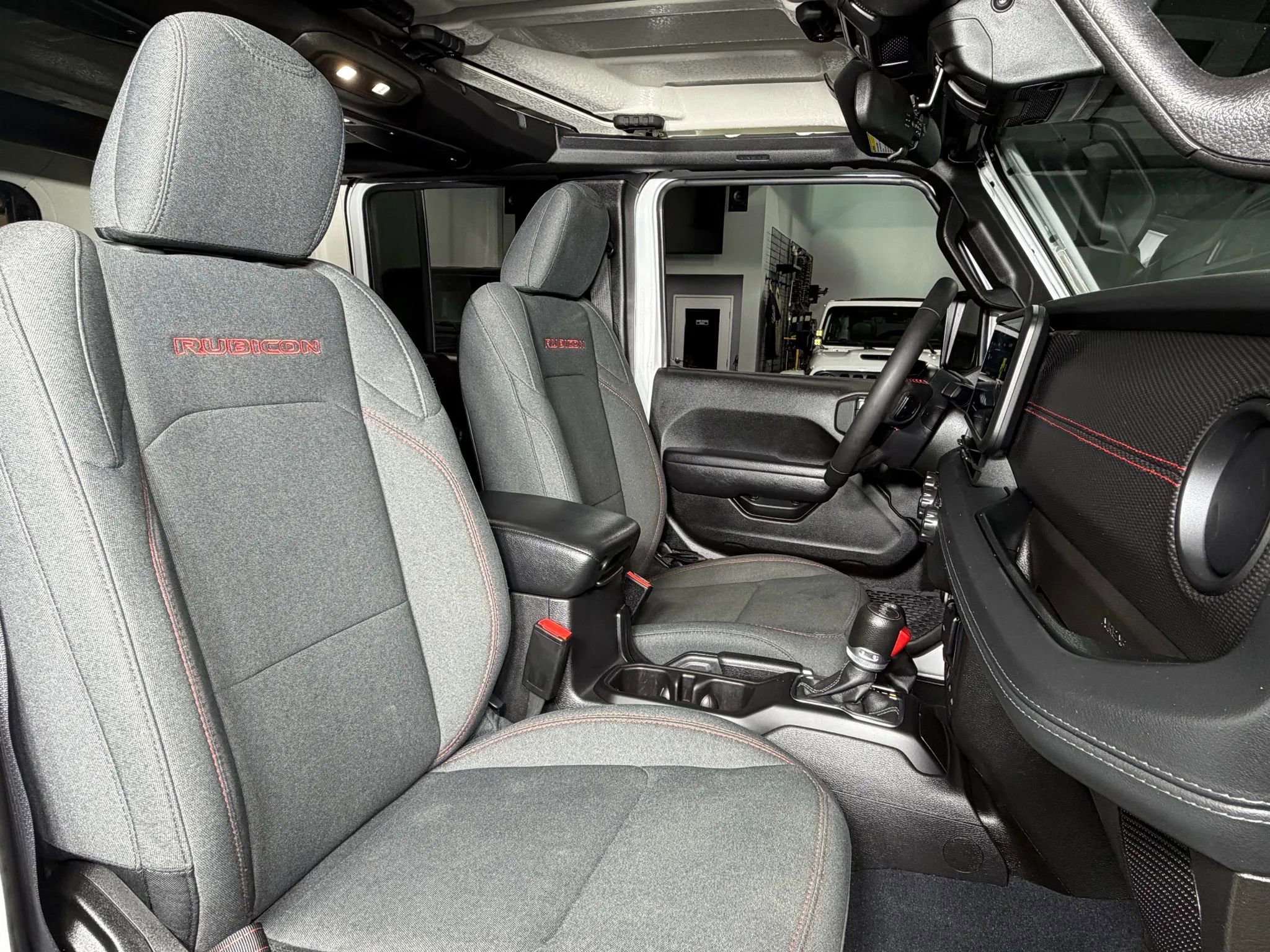 Used 2024 Jeep Wrangler Unlimited Rubicon w/ Convenience Group image 18