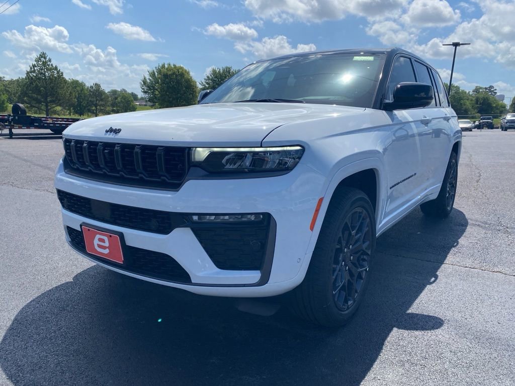 New 2026 Jeep Grand Cherokee Summit AWD/4WD image 3