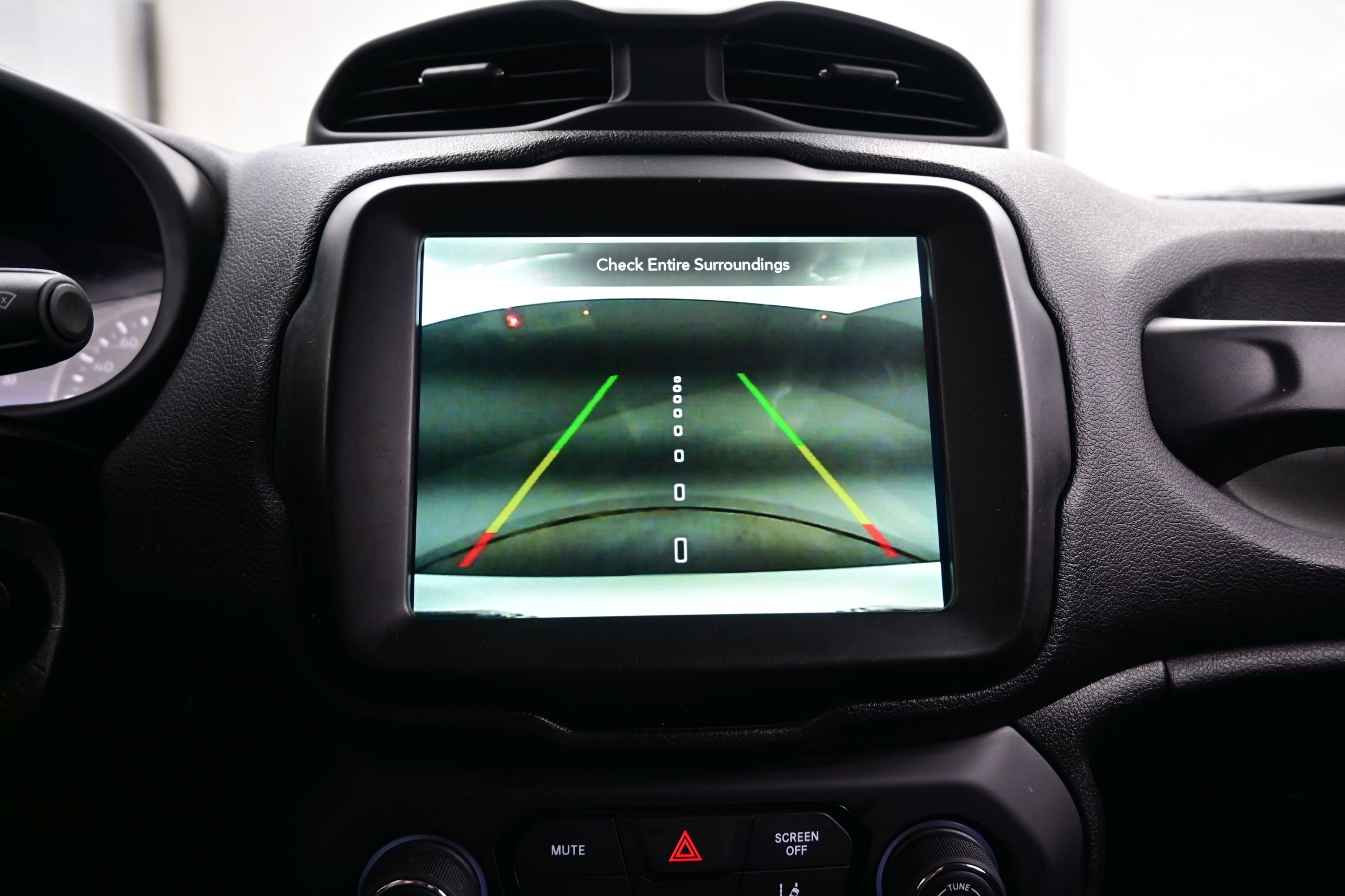 Used 2022 Jeep Renegade Latitude AWD/4WD image 16