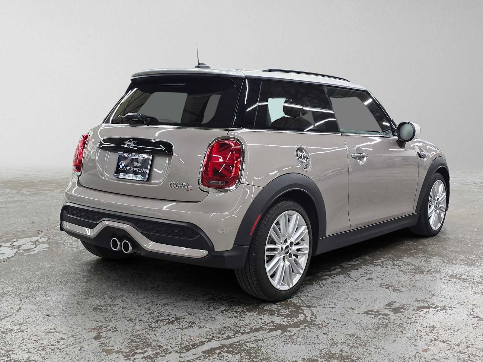 Used 2022 MINI Cooper S w/ Driver Assistance Package FWD image 3
