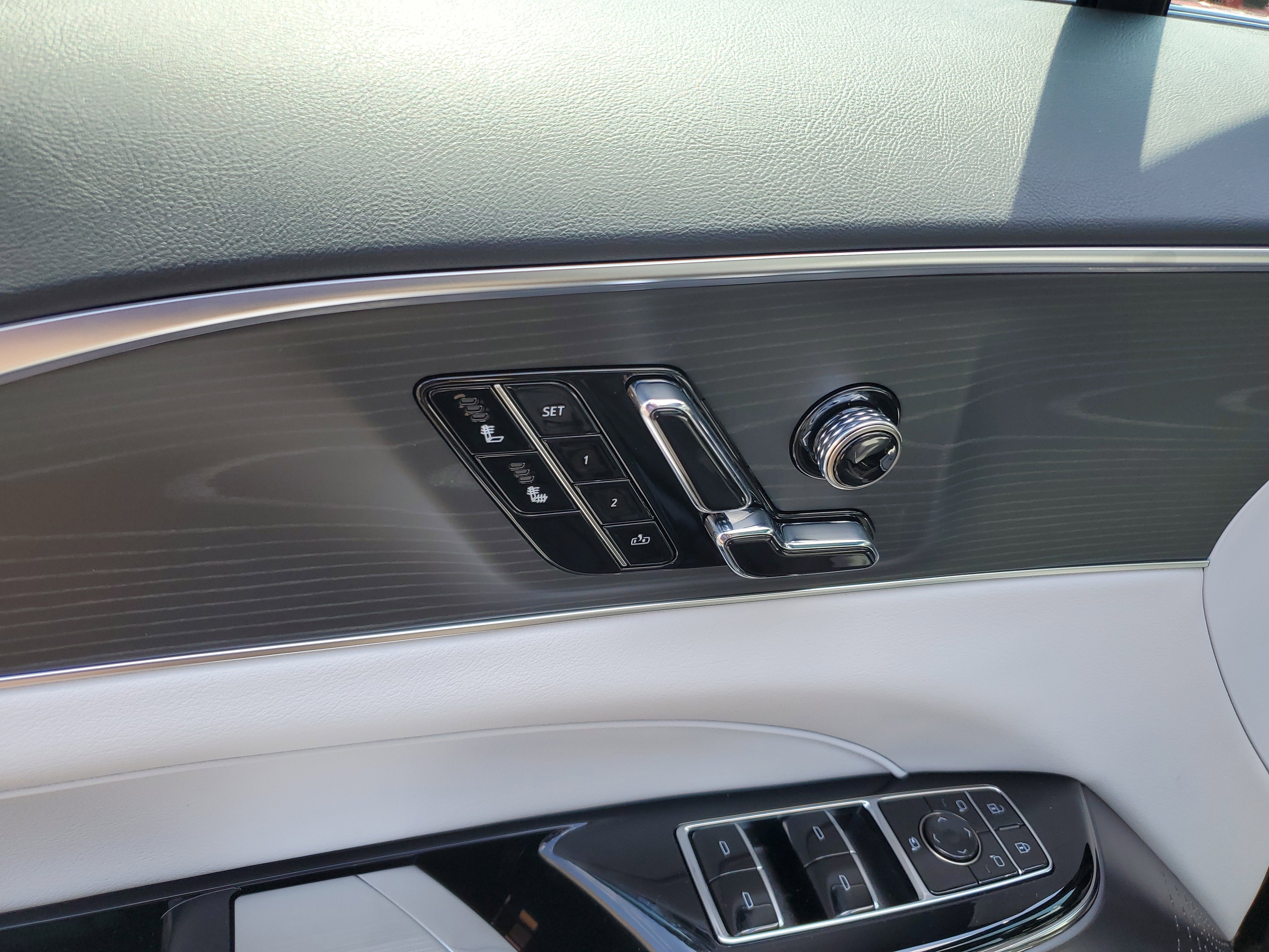 New 2025 Cadillac Lyriq Luxury image 16