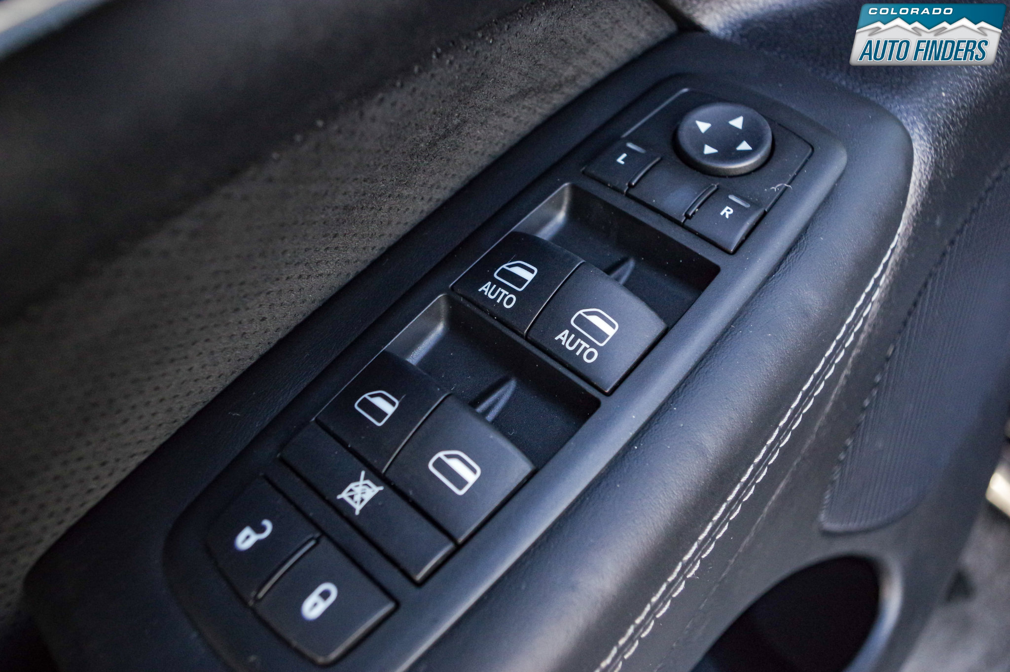 Used 2012 Jeep Grand Cherokee SRT8 w/ Luxury Group II image 11