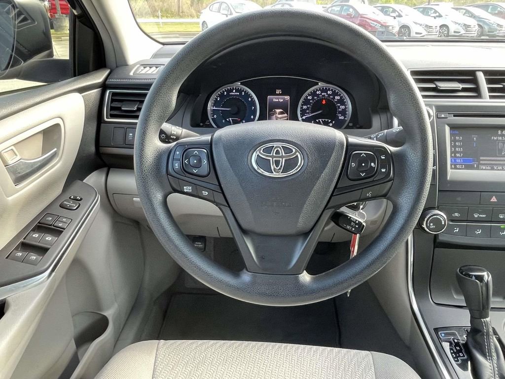 Used 2016 Toyota Camry LE image 12