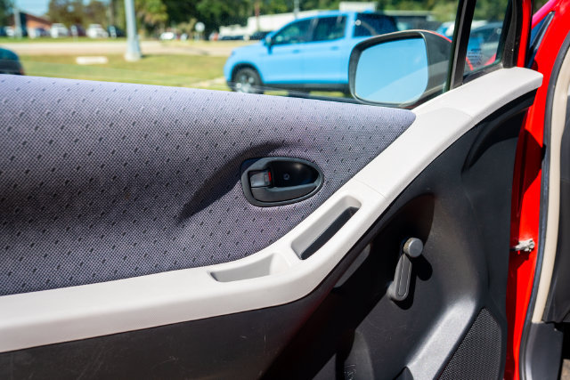 Used 2009 Toyota Yaris 2-Door Hatchback FWD image 23