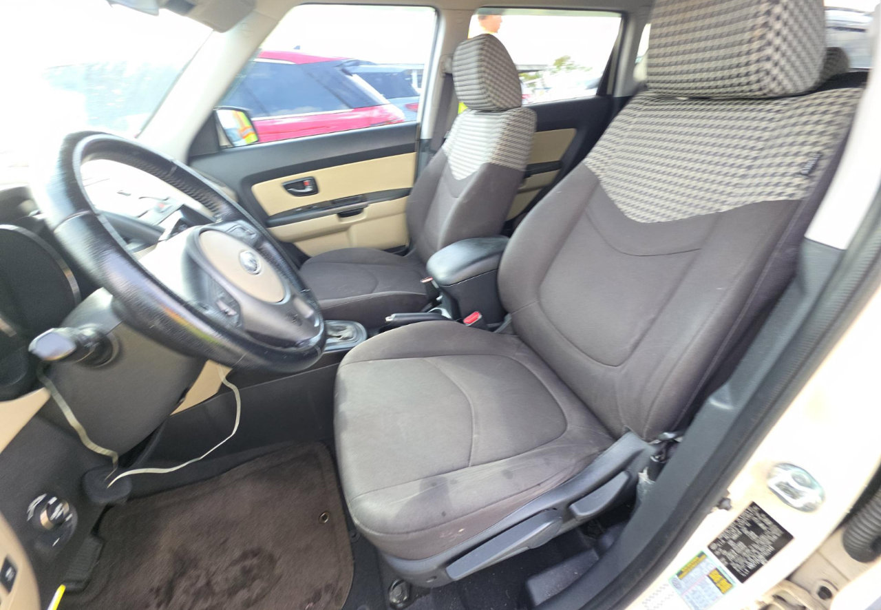 Used 2011 Kia Soul ! image 9