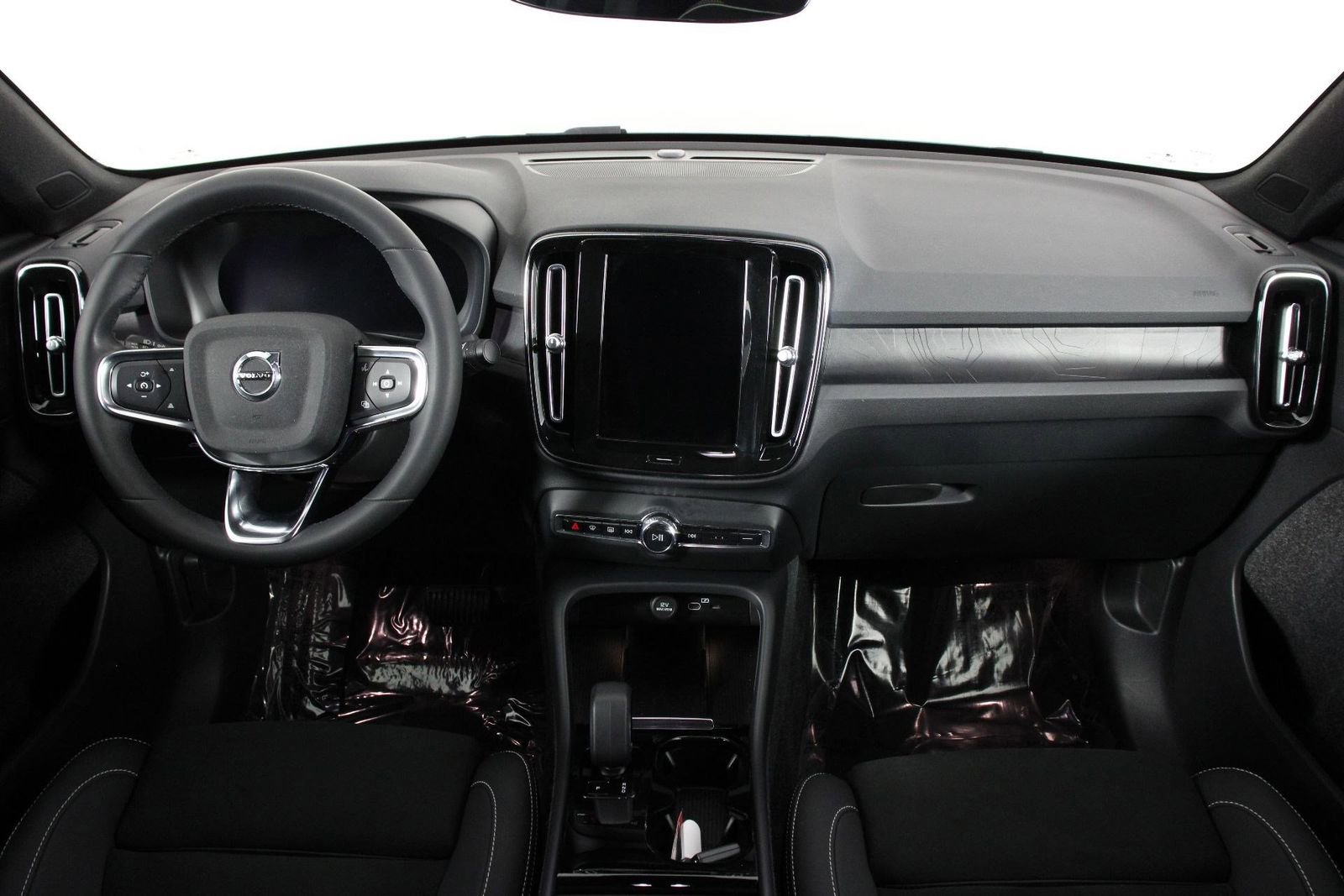 Certified 2023 Volvo C40 P8 Recharge Plus AWD/4WD image 7