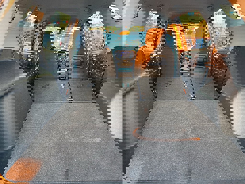 Used 2022 GMC Terrain SLE w/ Elevation Edition image 17