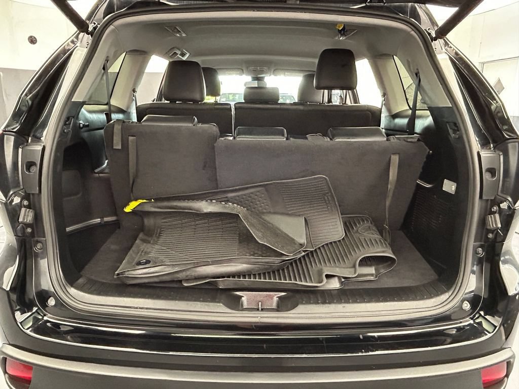 Used 2019 Toyota Highlander Plus FWD image 17