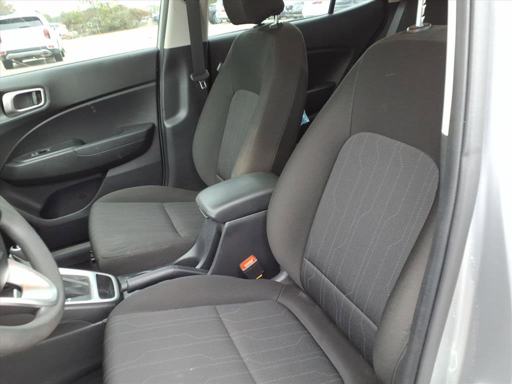 Used 2025 Hyundai Venue SE image 10