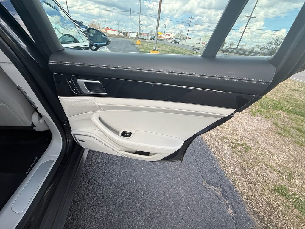 Used 2018 Porsche Panamera 4S image 21