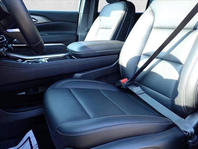 Used 2025 Chevrolet Traverse LT w/ Driver Confidence Package AWD/4WD image 13