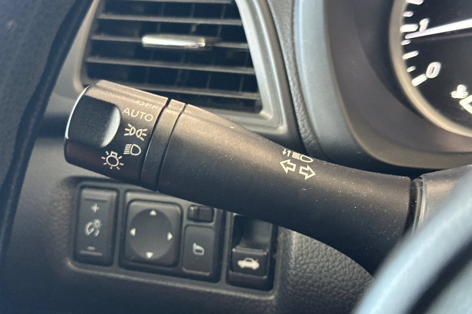 Used 2019 Nissan Sentra S FWD image 32