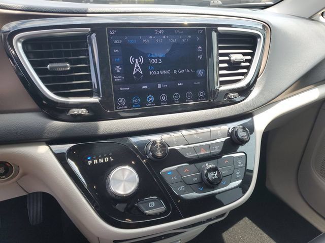 Used 2018 Chrysler Pacifica Touring-L Plus FWD image 13