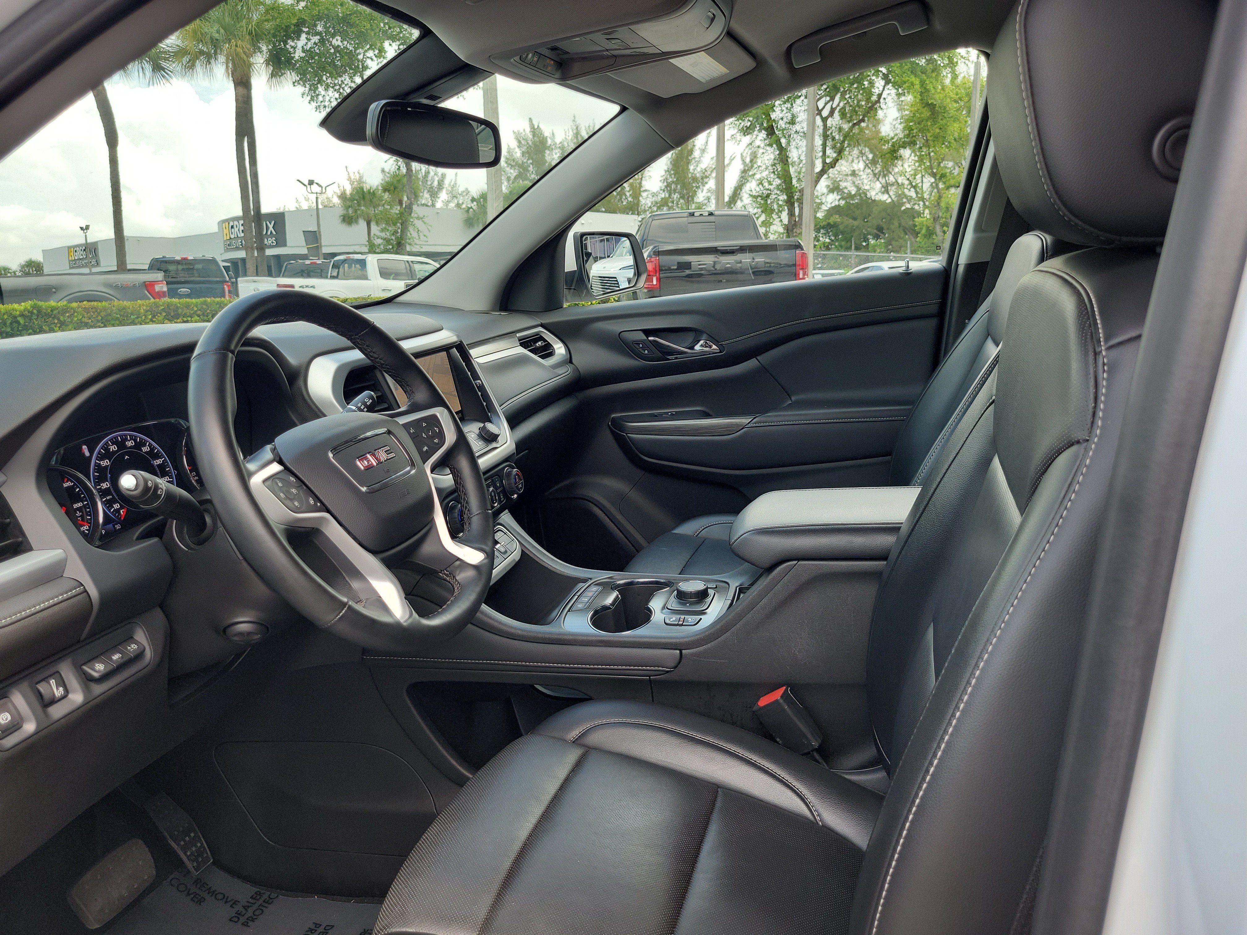 Used 2023 GMC Acadia SLT w/ Technology Package FWD image 12