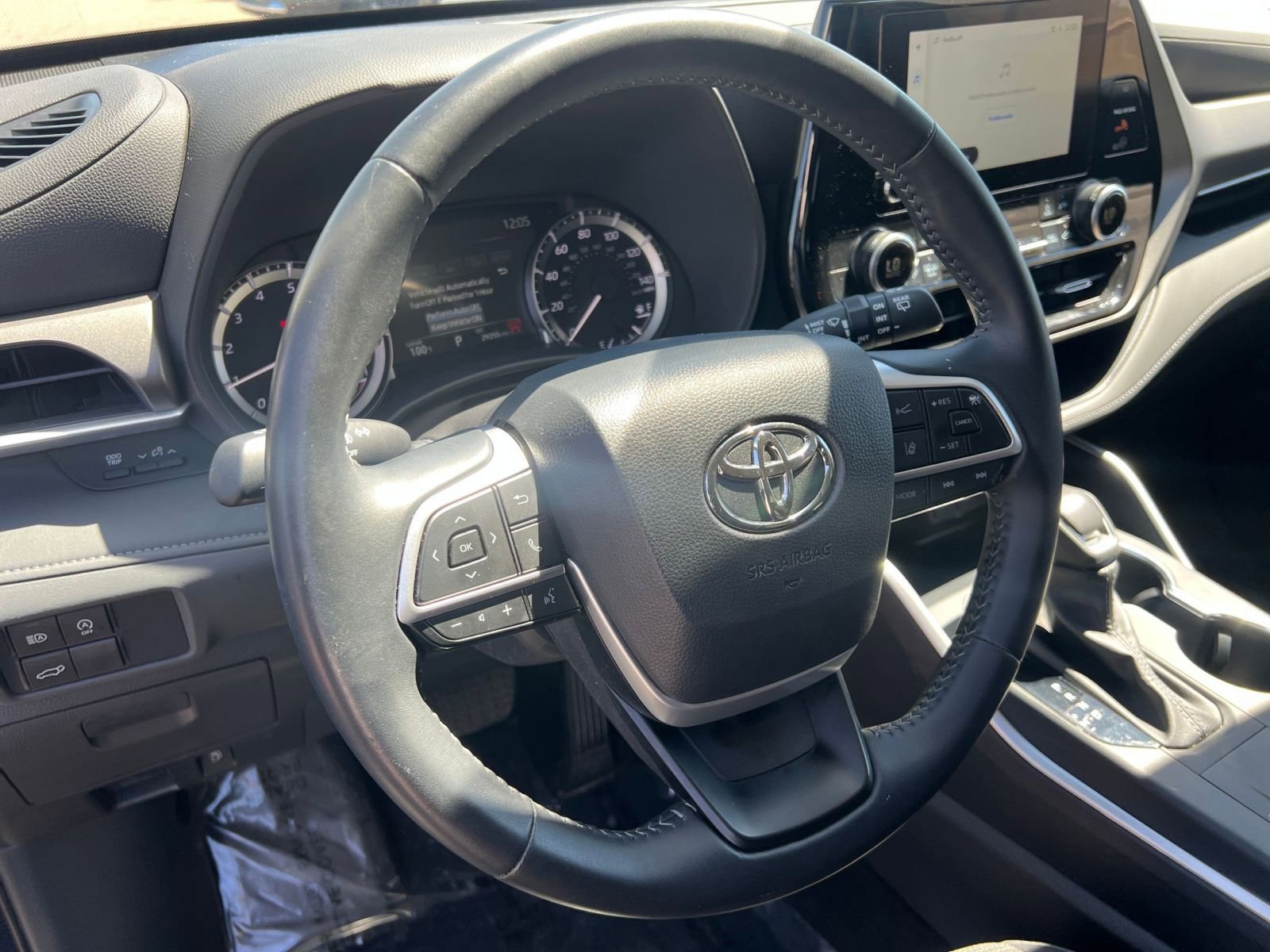 Used 2025 Toyota Highlander LE image 30