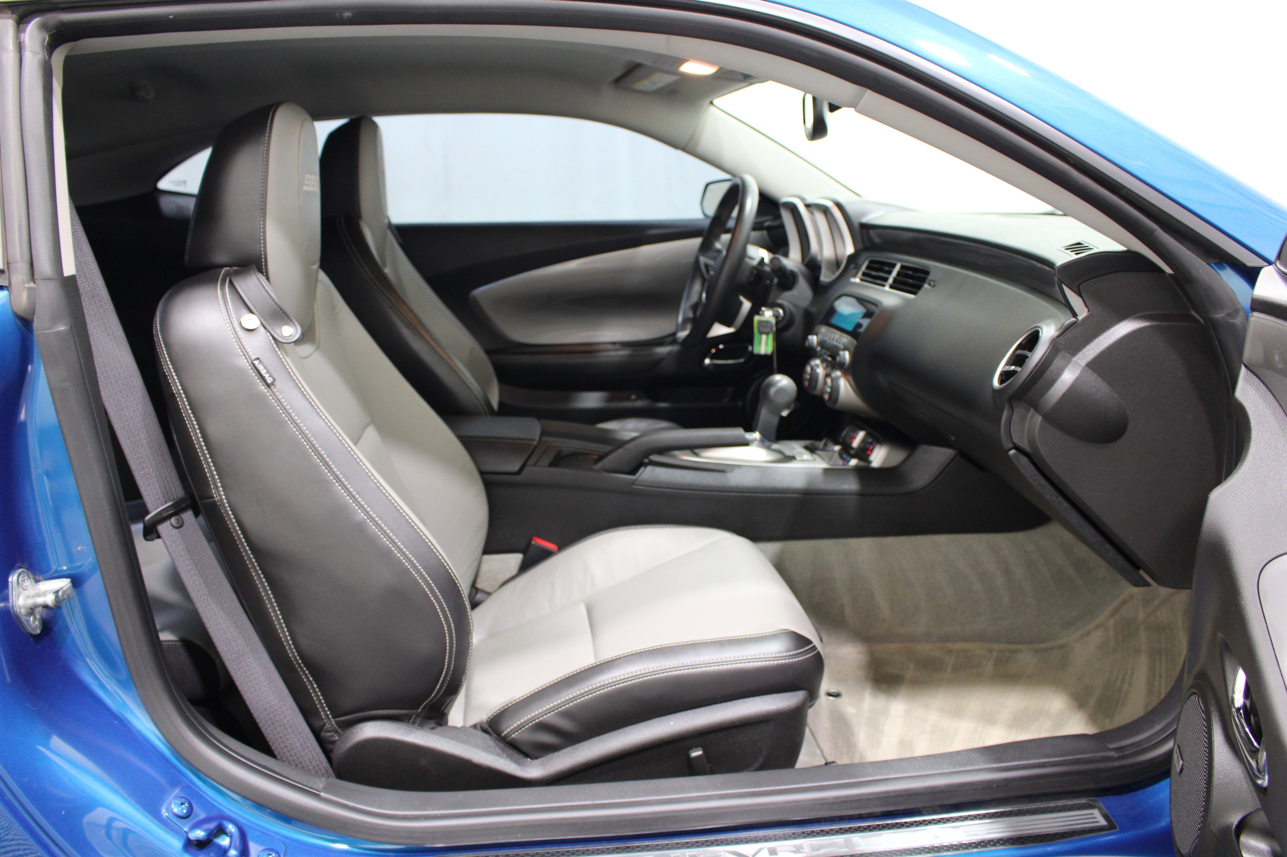 Used 2010 Chevrolet Camaro SS RWD image 25