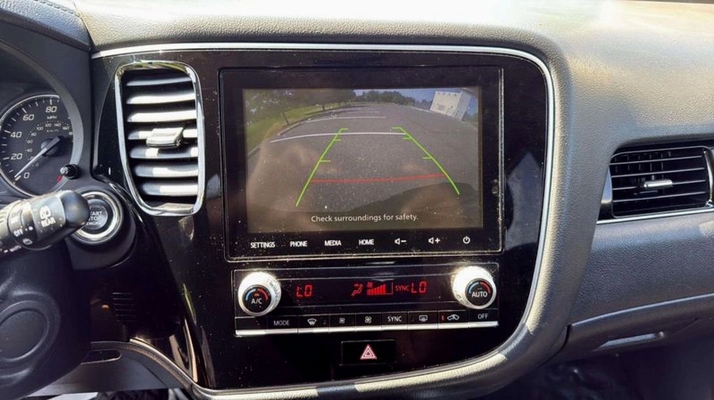 Used 2020 Mitsubishi Outlander SE image 12