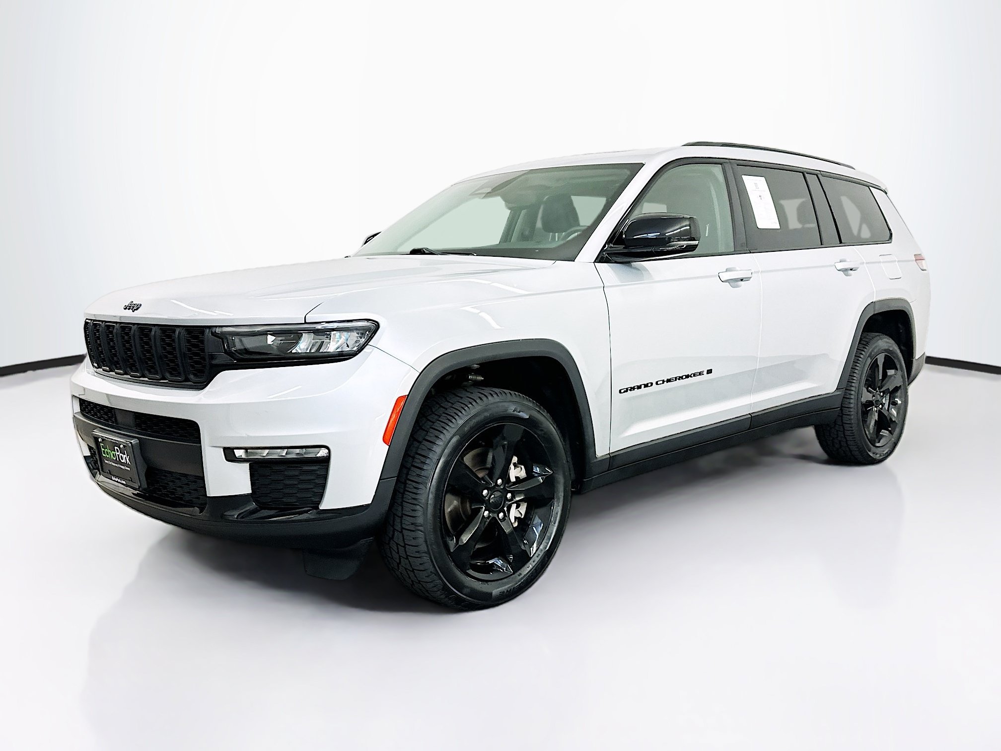 Used 2023 Jeep Grand Cherokee L Limited w/ Black Appearance Package AWD/4WD image 3