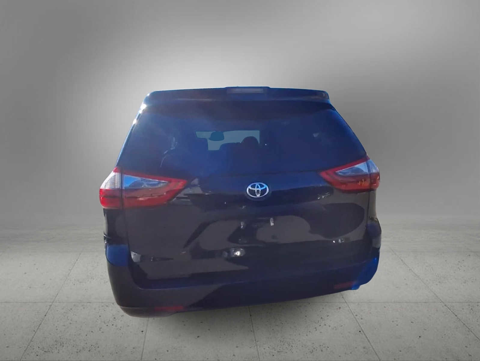 Used 2020 Toyota Sienna L image 7