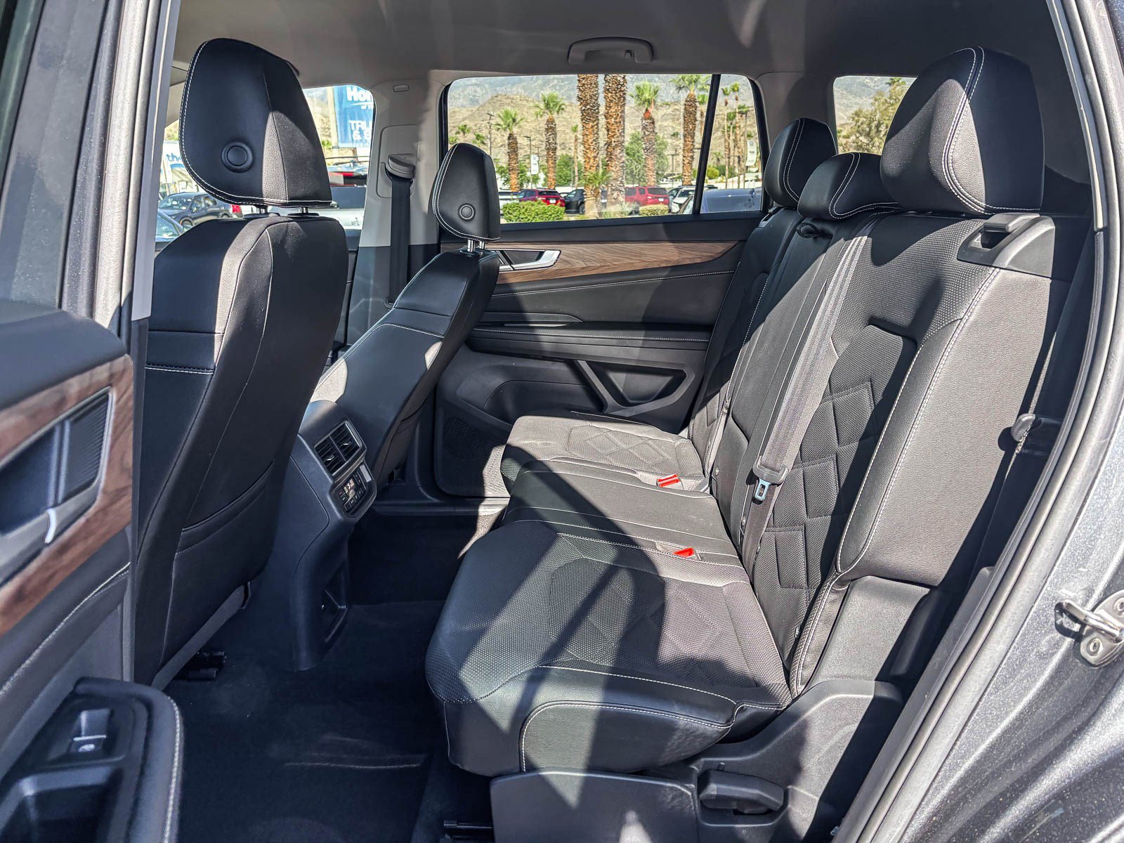 Used 2025 Volkswagen Atlas SE FWD image 20