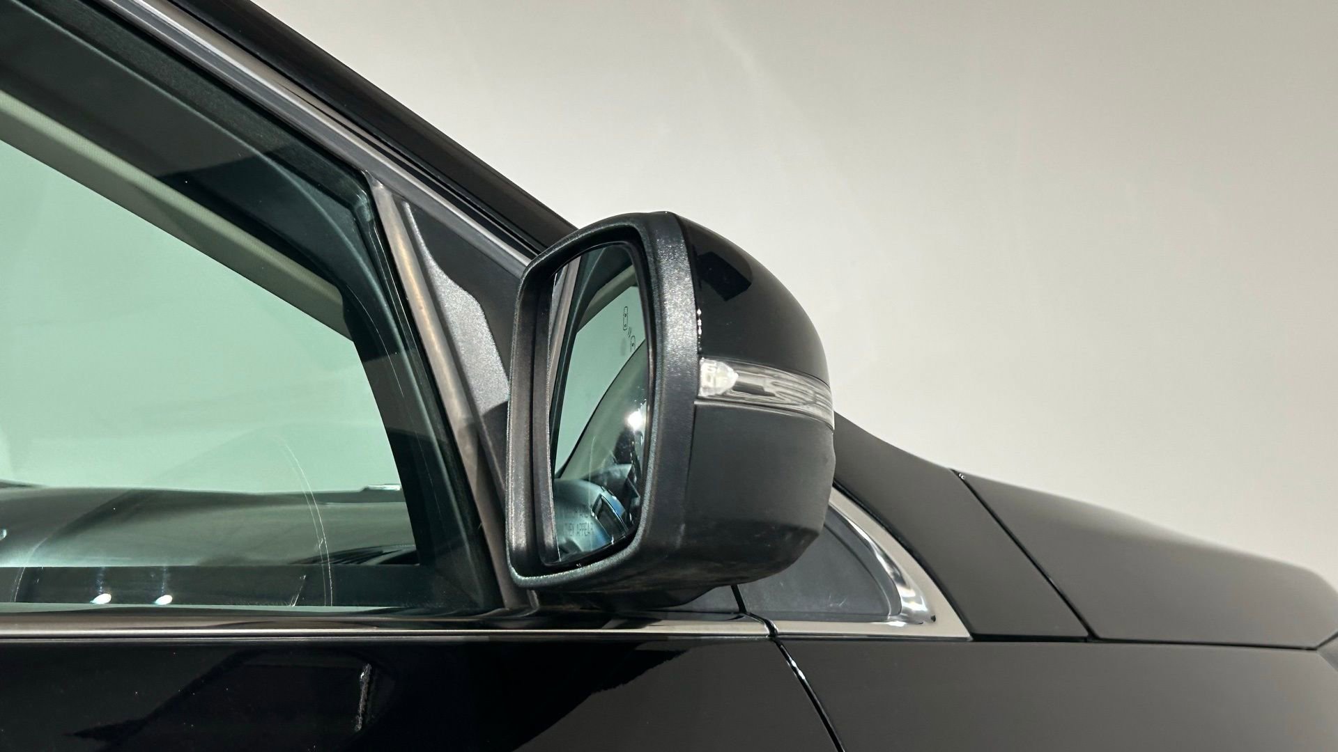 Used 2019 Ford Edge Titanium AWD/4WD image 13