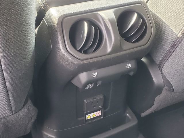 Used 2025 Jeep Wrangler Unlimited Sahara image 32