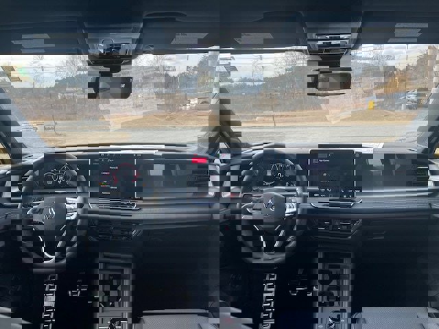 New 2025 Volkswagen Tiguan SE R-Line image 11