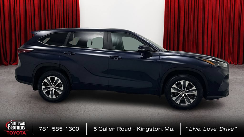 Used 2024 Toyota Highlander XLE AWD/4WD image 4