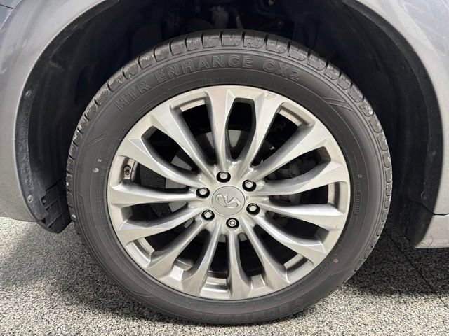 Used 2017 INFINITI QX80 4WD w/ Deluxe Technology Package image 3