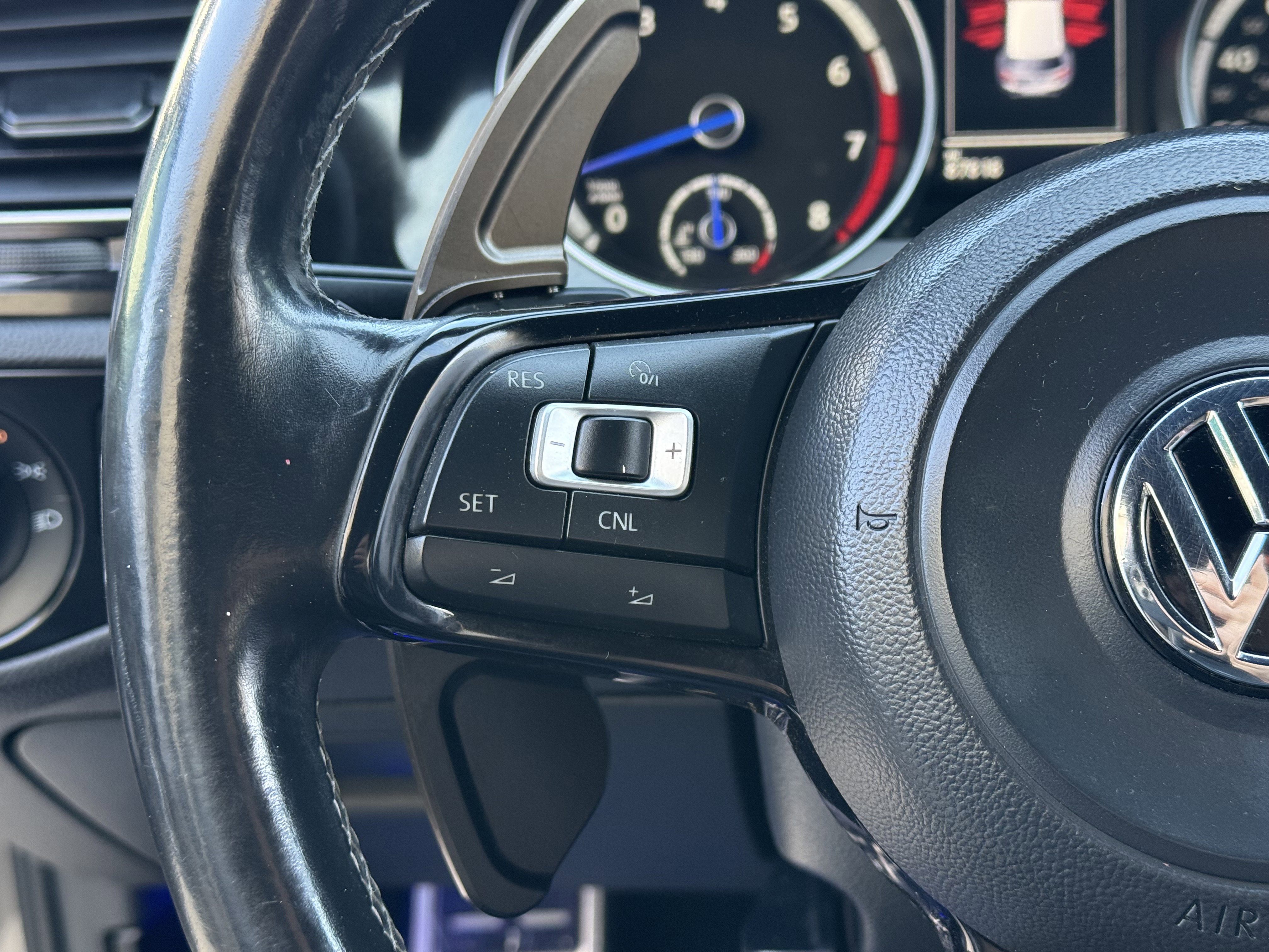 Used 2015 Volkswagen Golf R 4-Door image 18