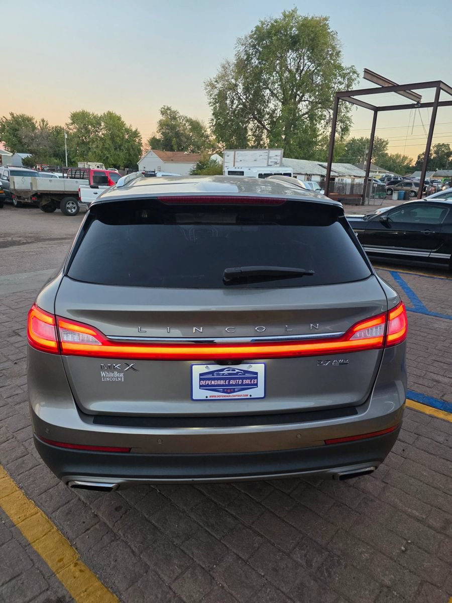 Used 2016 Lincoln MKX Select w/ Select Plus Package AWD/4WD image 6