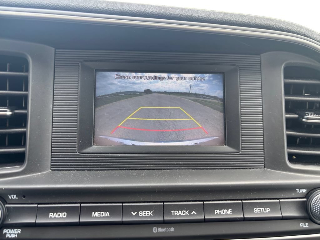 Used 2020 Hyundai Elantra SE FWD image 11